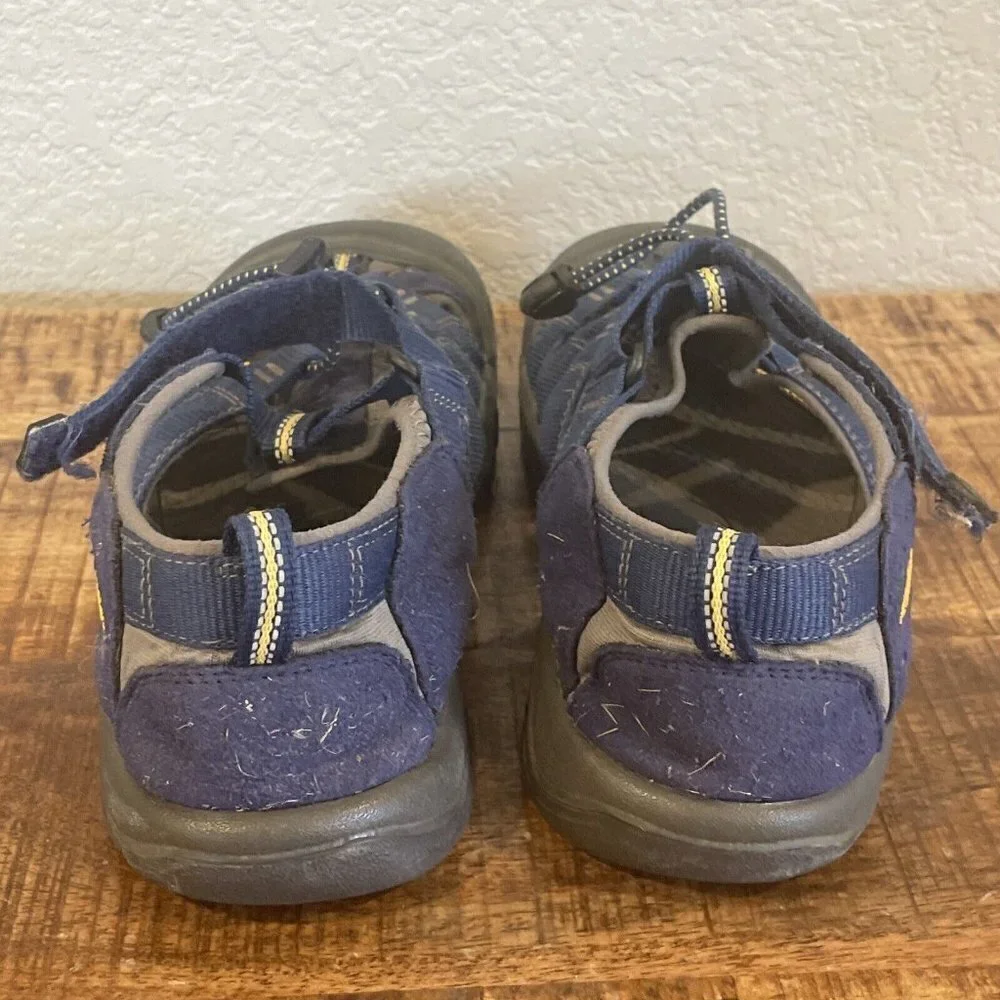 Keen Youth Newport H2 Sandals Water Shoes Size 5 Kids Boys Athletic Waterproof